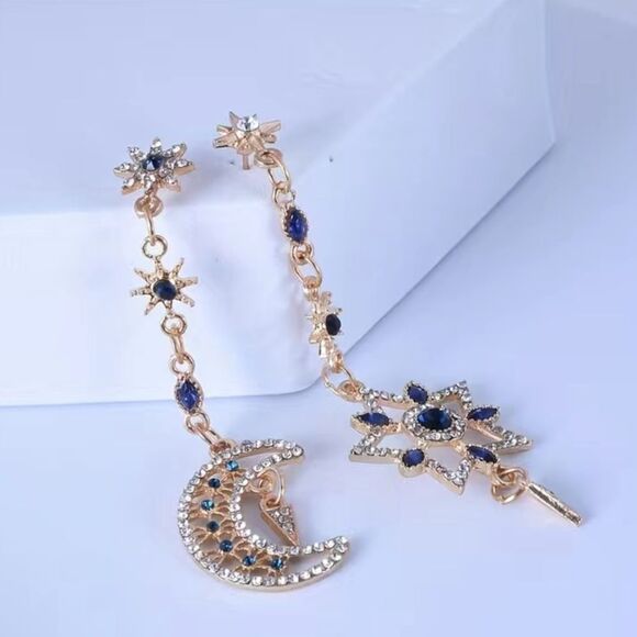 🌙⭐ Stunning Blue Faux Sapphire & Cubic Zirconia Star & Moon Drop Earrings ⭐🌙 - Picture 4 of 8